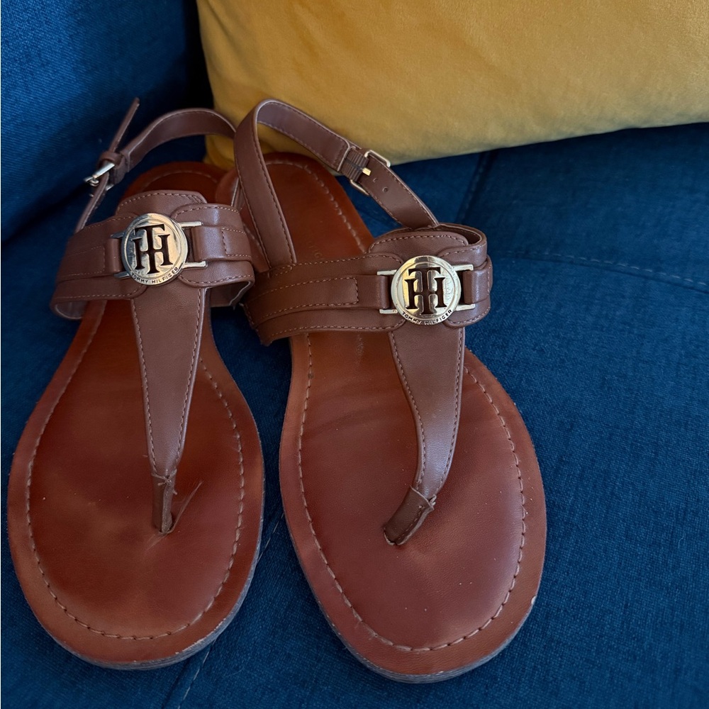EUC Tommy Hilfiger Bexlee Sandals